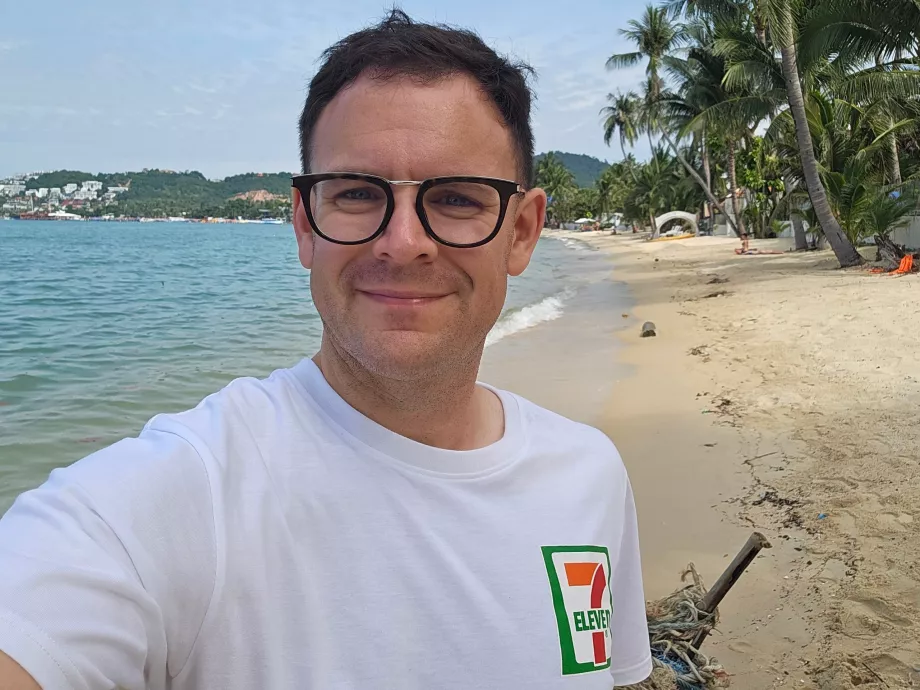 Ja na plaży Bangrak