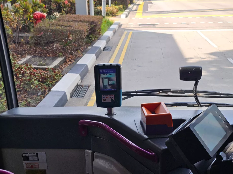 Płatność kartą w autobusie