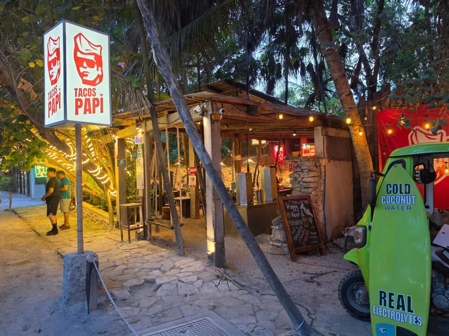 Tacos na głównej ulicy w Tulum