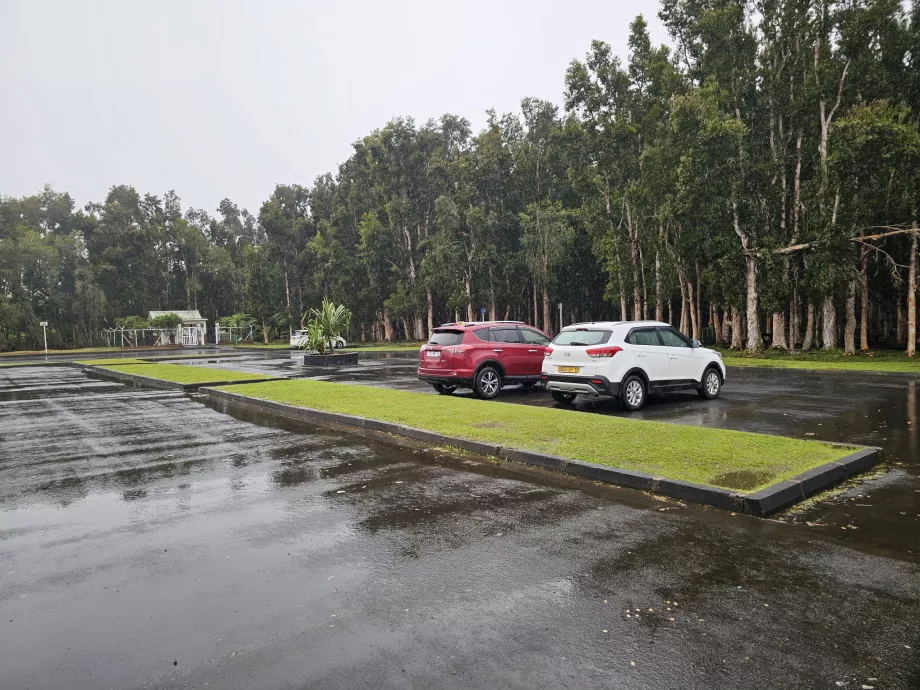 Parking przy wodospadzie Alexandra
