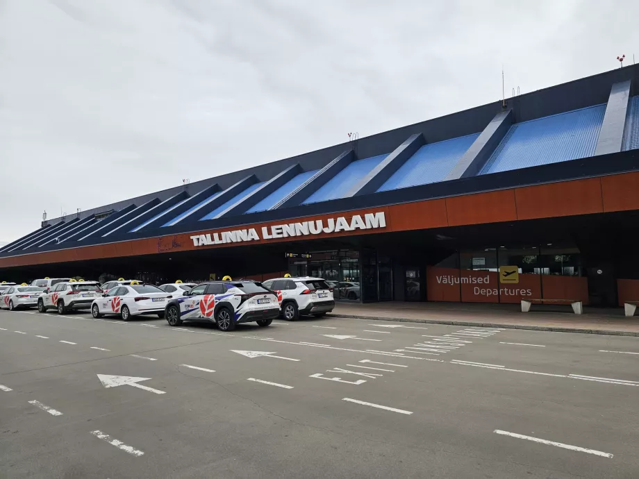 przylot przez lotnisko Tallinn
