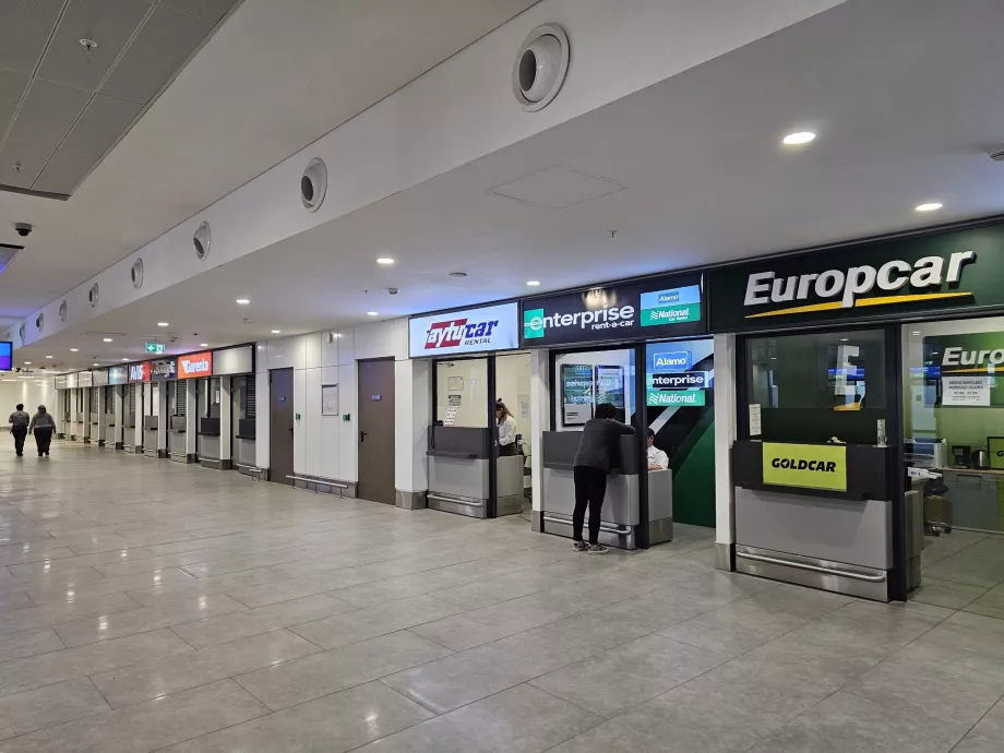 Wypożyczalnie samochodów w Terminalu 2