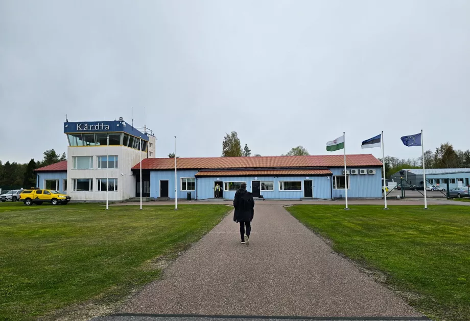 przylot przez lotnisko Kärdla