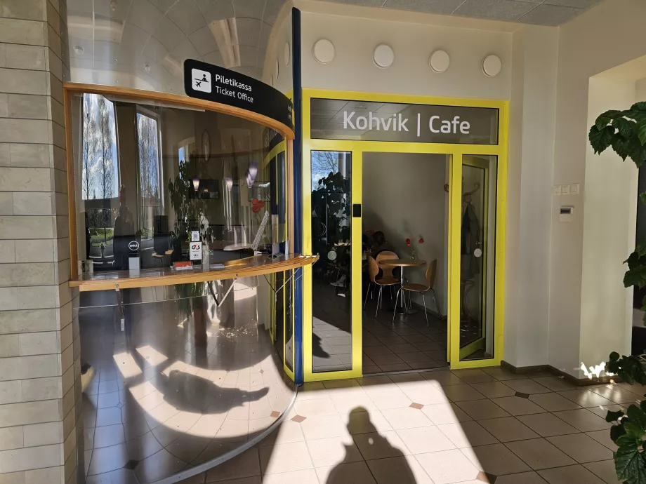 Kawiarnia w ogólnodostępnej części terminala