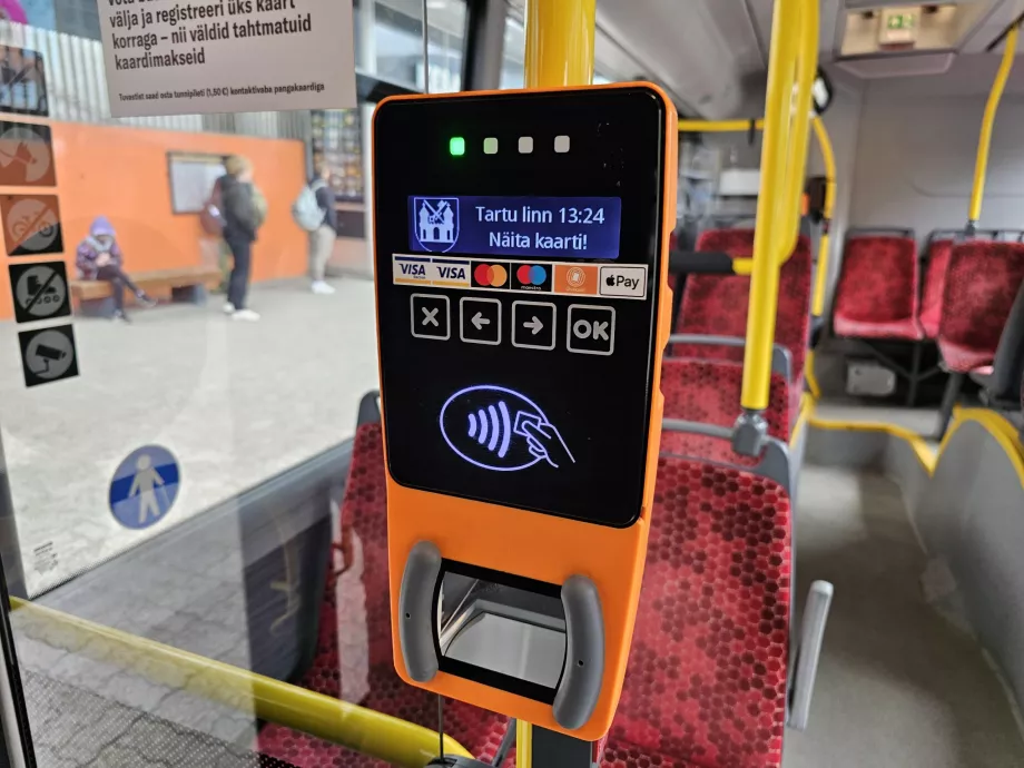 Płacenie za przejazd autobusem