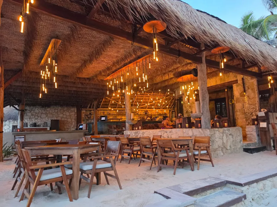 Restauracje przy głównej ulicy