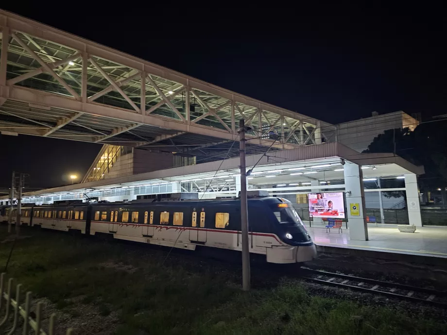 Stacje metra na lotnisku w Izmirze