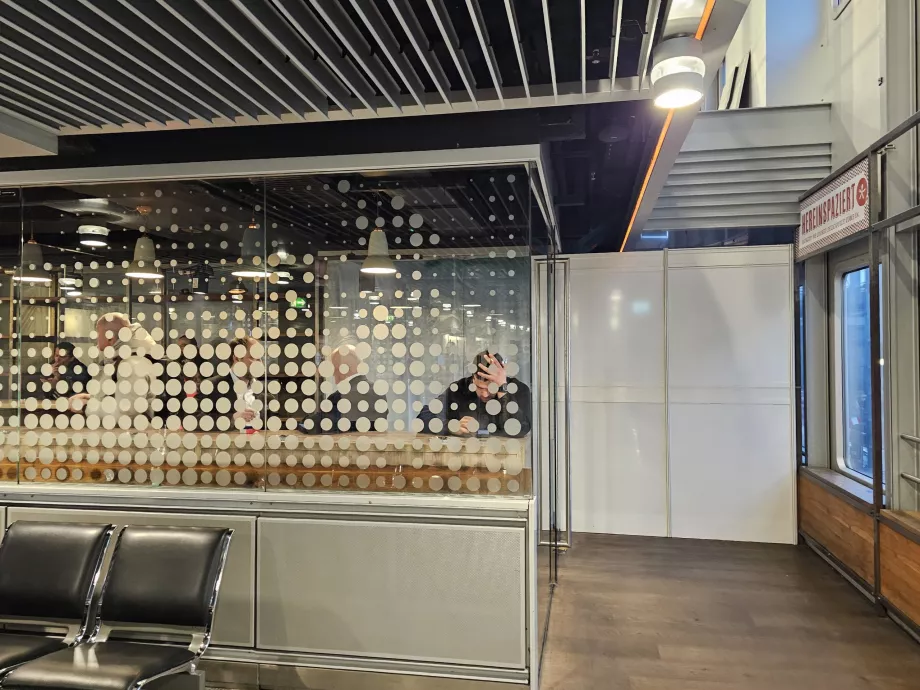 Pomieszczenia dla palących w strefie tranzytowej