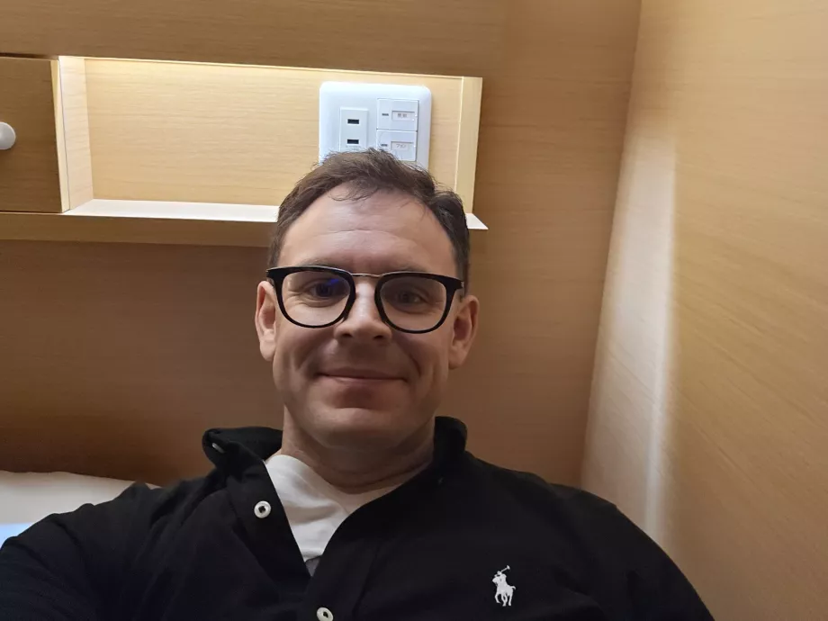 Ja leżący w kapsule