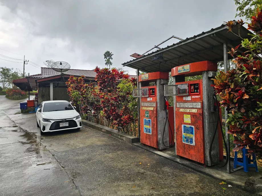 Mała pompa benzynowa