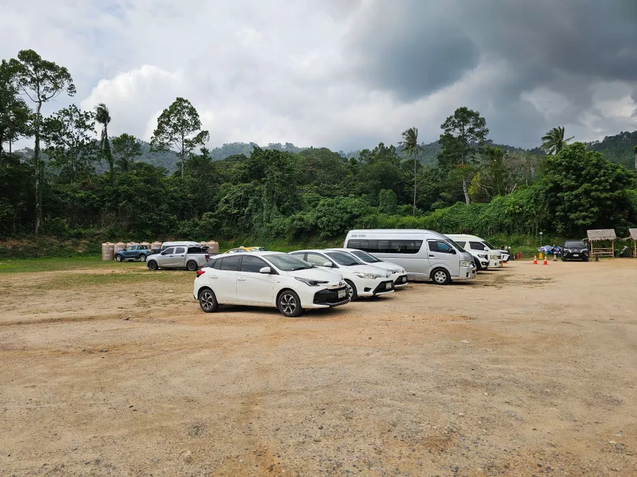 Parkowanie pod nakładającymi się kamieniami