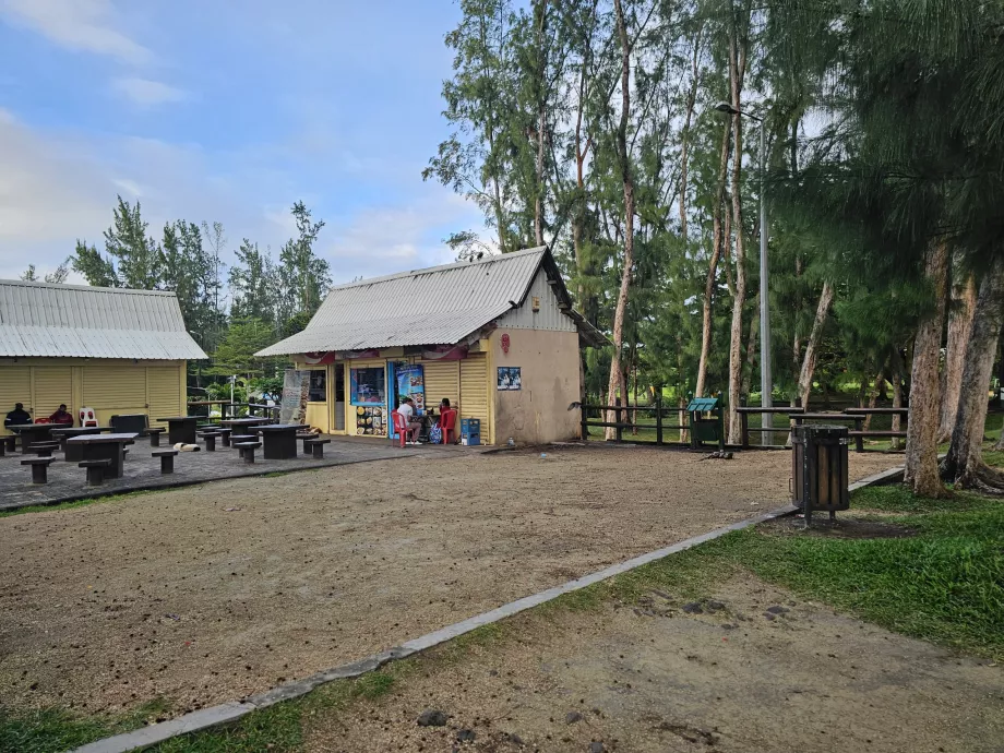 Plaża St Felix, stoisko z napojami