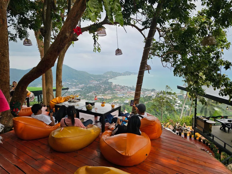 Restauracja w Overlap Stone 2