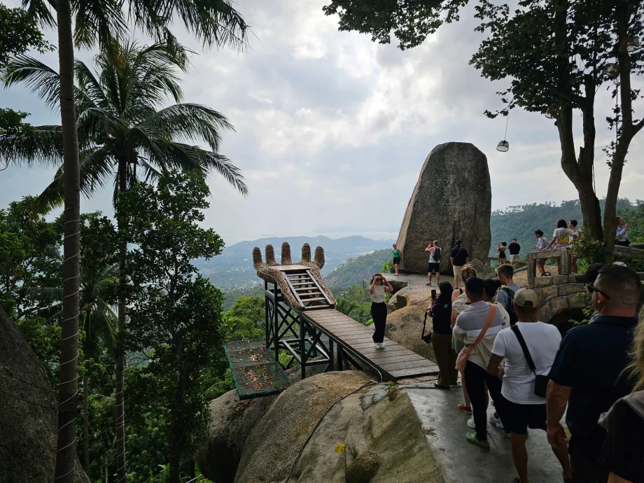 Nakładanie się i kolejka do zdjęcia przy Overlap Stone 2