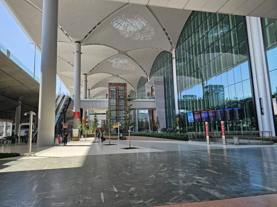 przylot przez lotnisko Stambuł