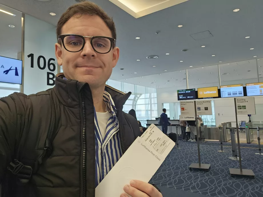 Ja z kartą pokładową pierwszej klasy