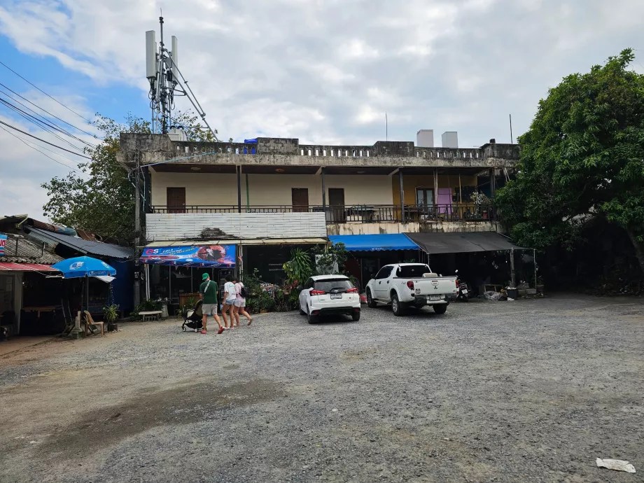 Parking w Hin Ta Hin Yai