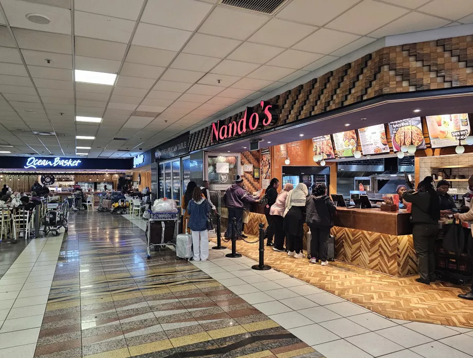 Food Court w strefie ogólnodostępnej
