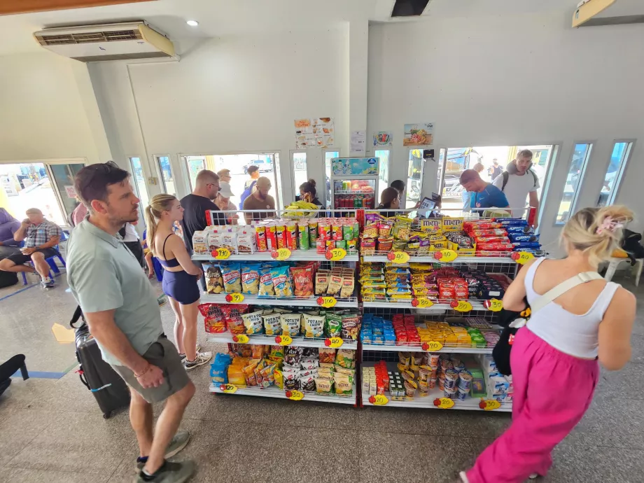 Sklep w porcie Donsak