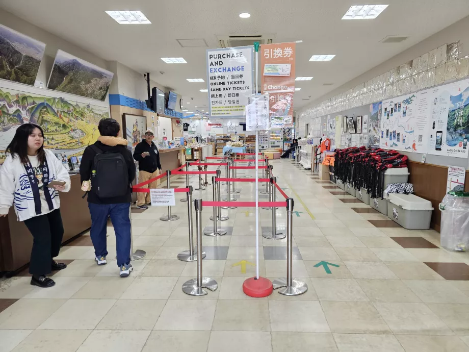 Kasa w przystani dla łodzi