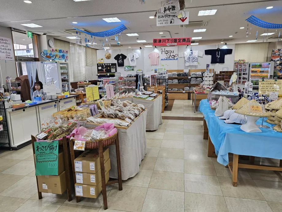 Sklep z pamiątkami w przystani