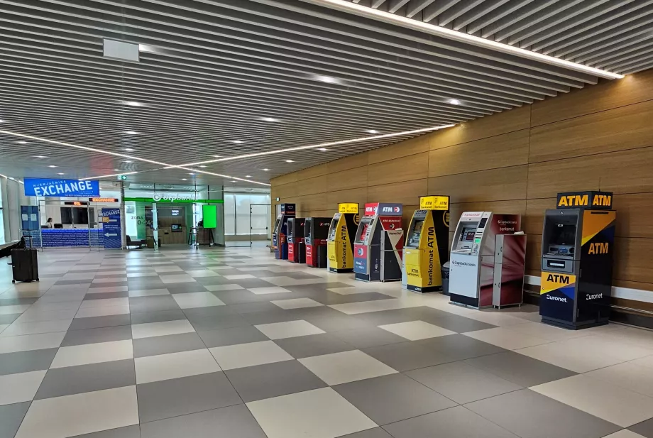 Bankomaty w hali przylotów, lotnisko Split