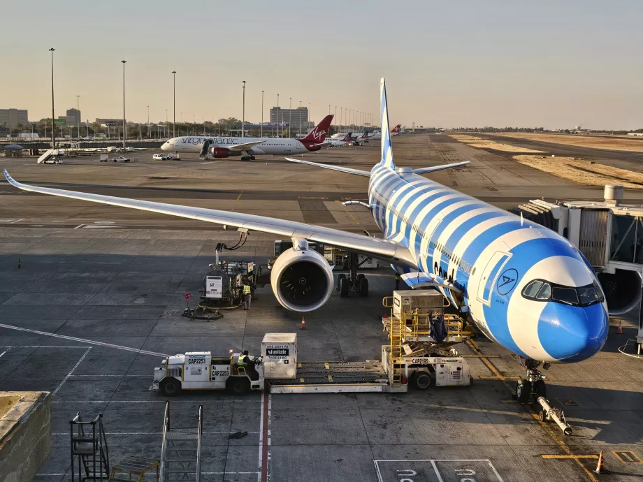 Airbus A330-900 na lotnisku w Johannesburgu