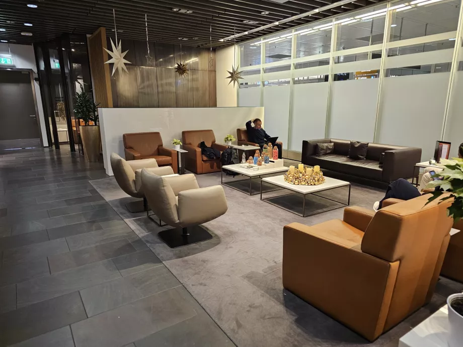 First Class Lounge (terminal główny) - siedzenia i wygodne fotele