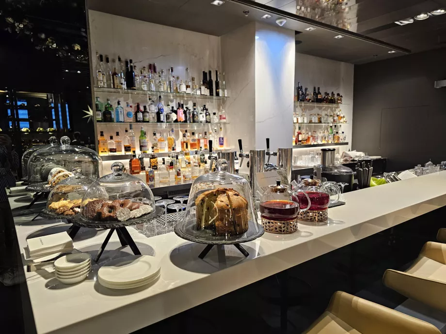 Salon pierwszej klasy (terminal główny) - bar