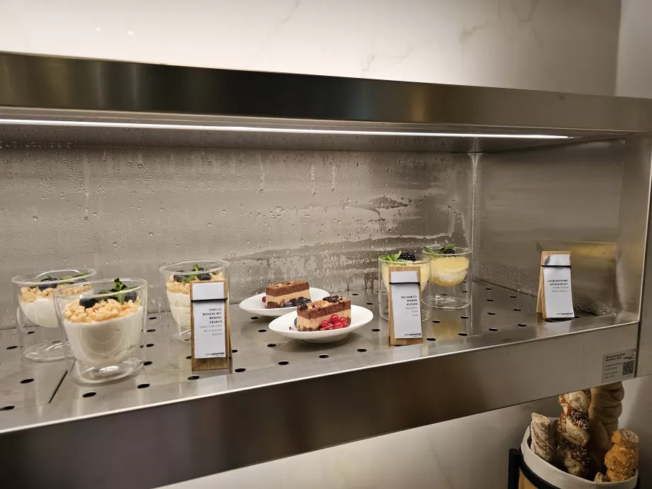 Salon pierwszej klasy (terminal główny) - słodycze i desery