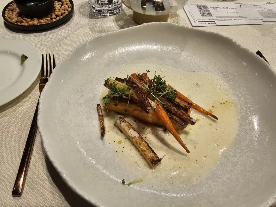 First Class Lounge (główny terminal) - główny posiłek a la carte