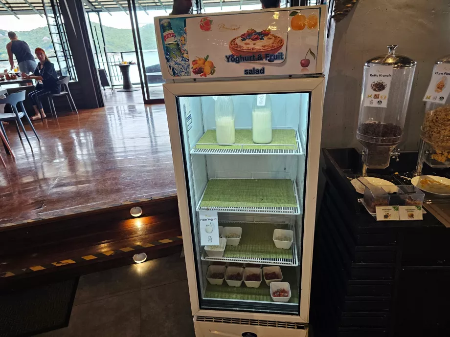 Śniadanie: mleko i owsianka