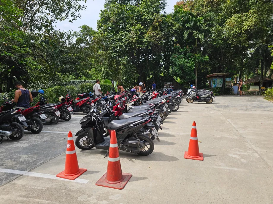 Parking przy wodospadzie Phaeng Noi
