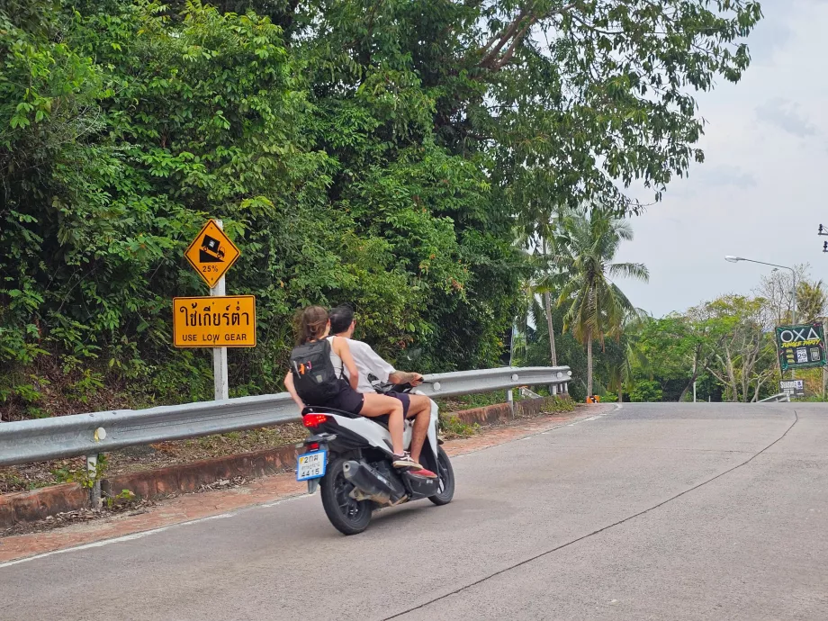 Podróżowanie skuterem po Koh Phangan
