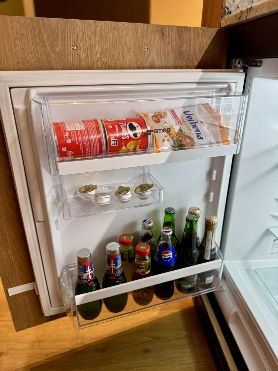 Lodówka z bezpłatnym minibarem