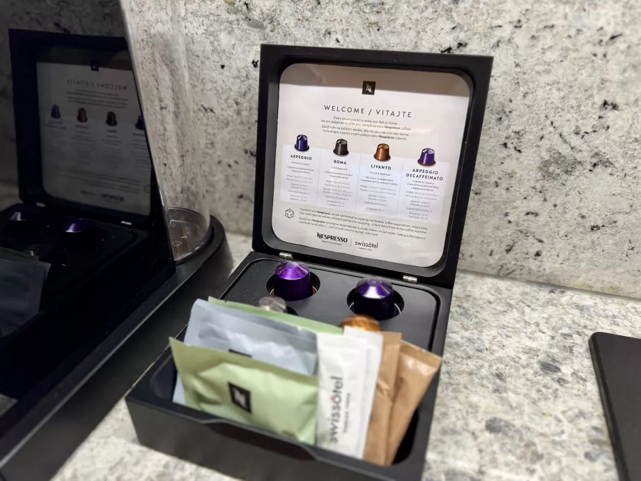Kawa Nespresso w pokoju