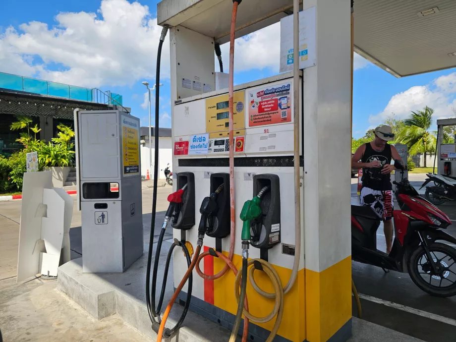 Nowoczesna pompa benzynowa