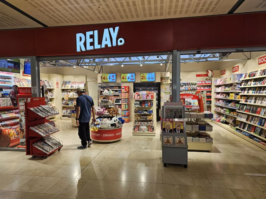 Trafika RELAY w hali przylotów