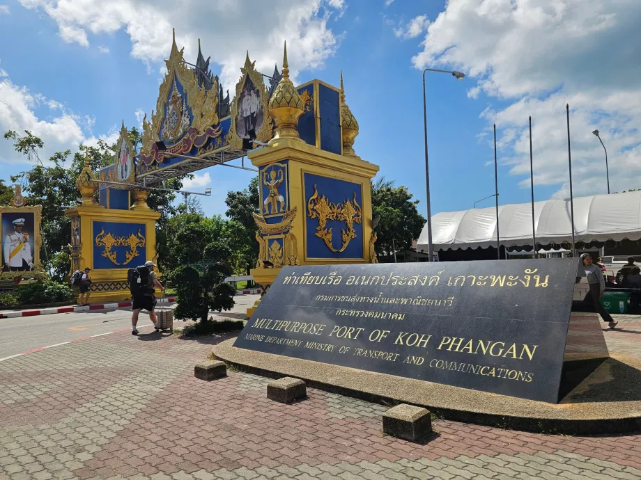 Główne wejście do przystani Thong Sala