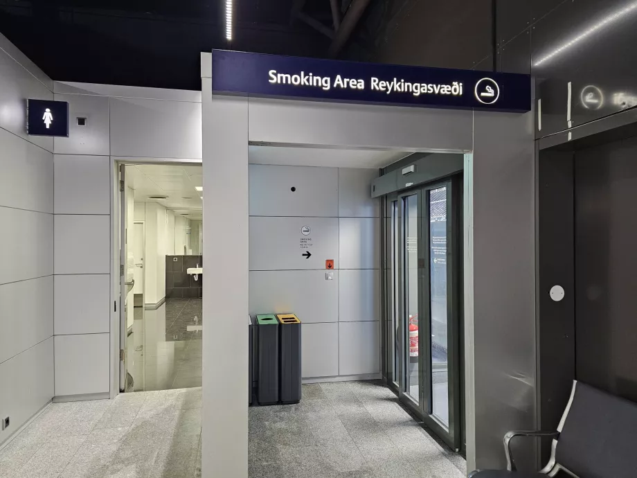 Pokoje dla palących po kontroli bezpieczeństwa