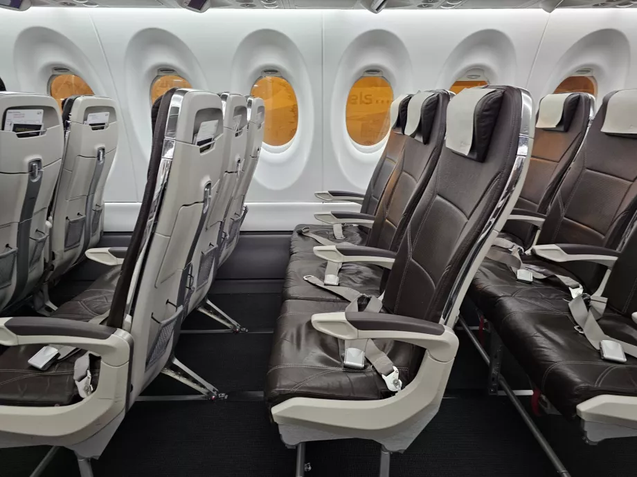 Miejsca siedzące w klasie ekonomicznej, Airbus A220