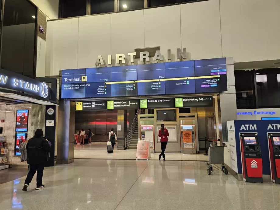 Wejście do stacji Airtrain
