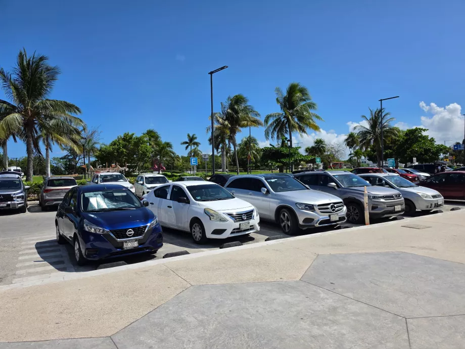 Bezpłatny parking przy Playa Langosta