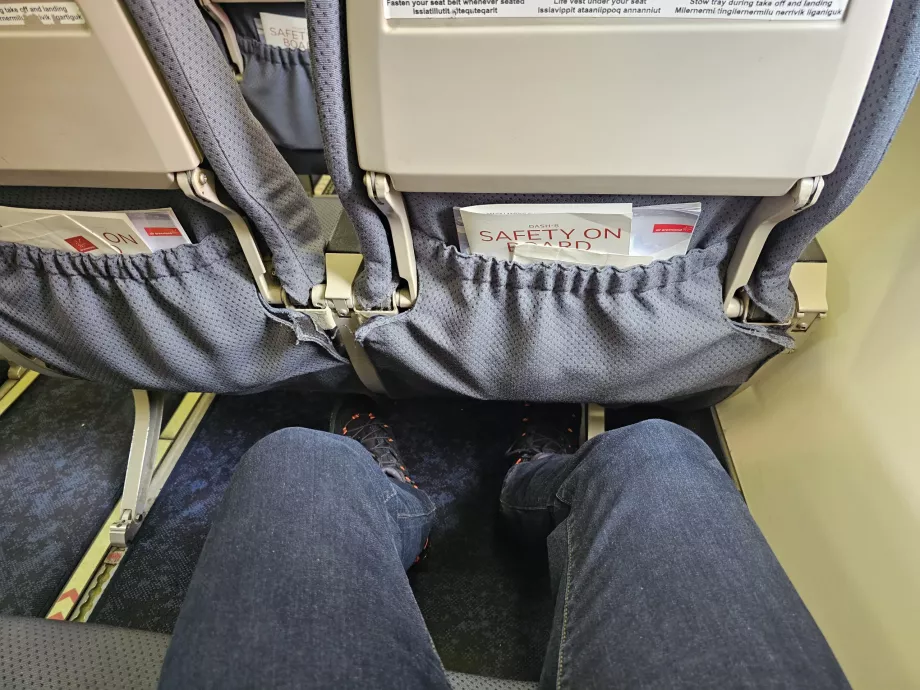 Przestrzeń na nogi w Dash 8-200