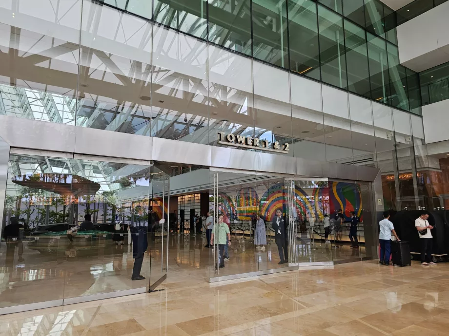 Wejście do recepcji głównej