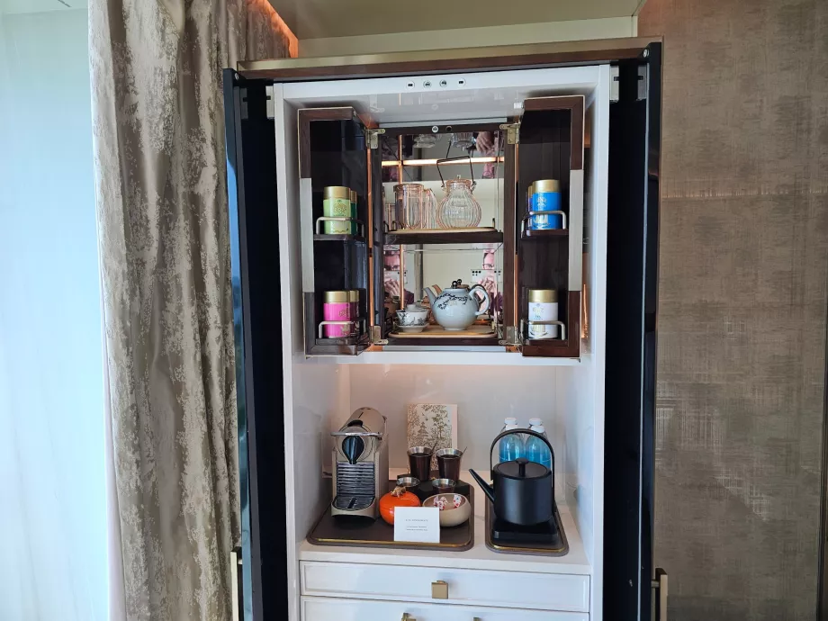 Minibar i ekspres do kawy