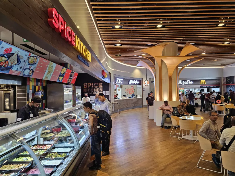 Food court, fast-food, strefa tranzytowa