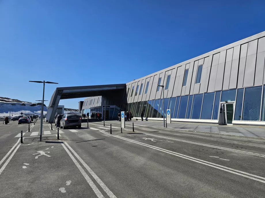 przylot przez lotnisko Nuuk