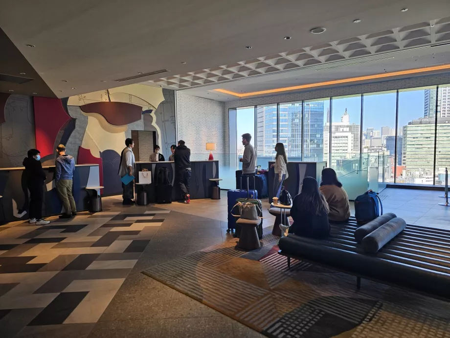 Recepcja hotelowa na 12 piętrze