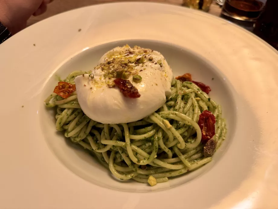 Spaghetti z burratą